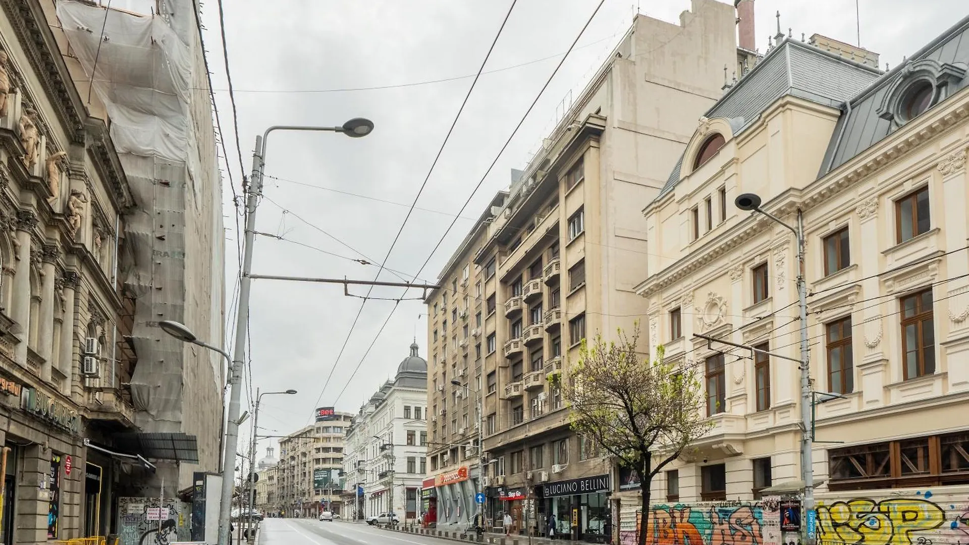 Checkers Queen Elizabeth Ultracentral Bucarest Roumanie